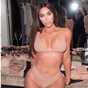 SKIMS Fits Everybody Triangle Bralette Mica Size S NWT‎